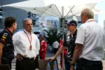 Foto zur News: Christian Horner, Chase Carey, Max Verstappen (Red Bull) und Helmut Marko