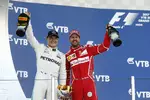 Foto zur News: Valtteri Bottas (Mercedes) und Sebastian Vettel (Ferrari)