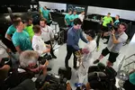 Foto zur News: Valtteri Bottas (Mercedes) und Toto Wolff