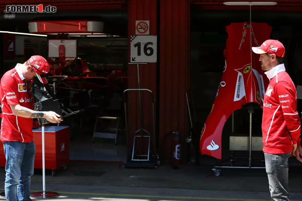 Foto zur News: Kimi Räikkönen (Ferrari) und Sebastian Vettel (Ferrari)