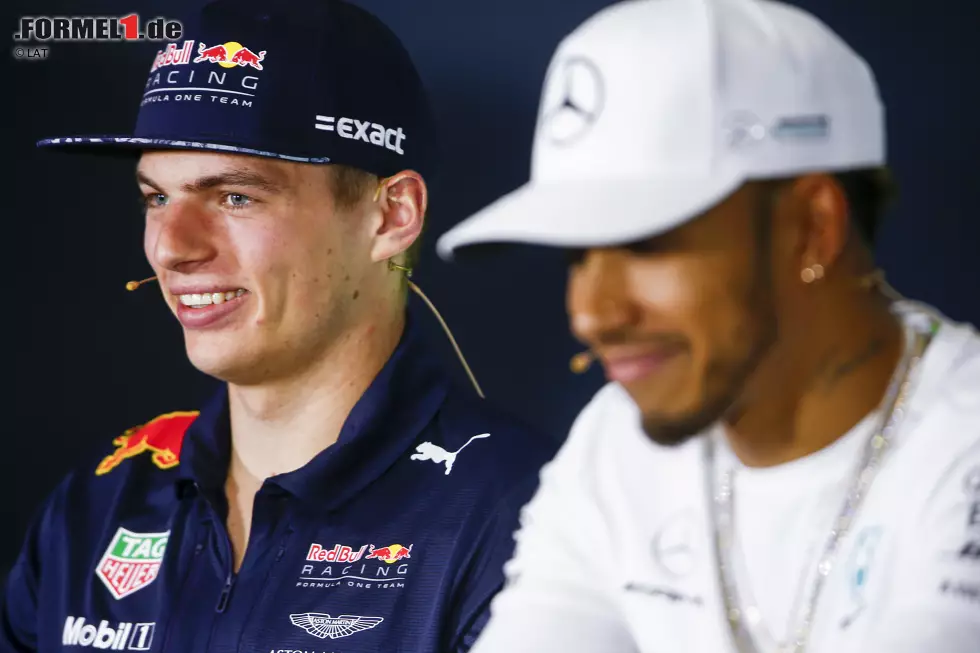 Foto zur News: Max Verstappen (Red Bull) und Lewis Hamilton (Mercedes)