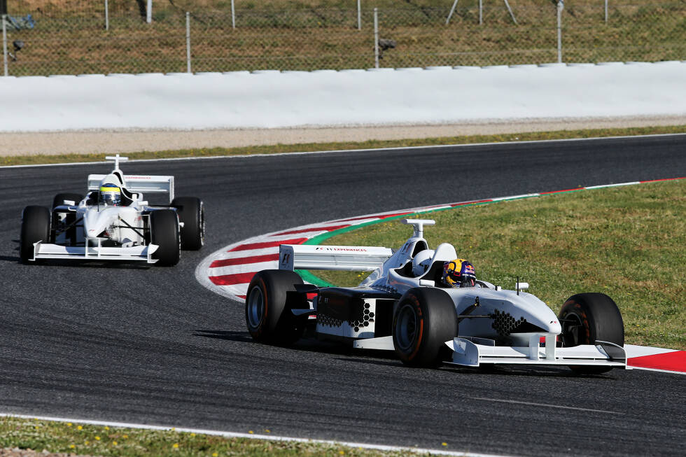 Foto zur News: ...denn mit Patrick Friesacher und Zsolt Baumgartner ging es für ein paar Glückliche im Minardi-Doppelsitzer ab auf die Rennstrecke...