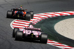 Foto zur News: Stoffel Vandoorne (McLaren) und Sergio Perez (Force India)