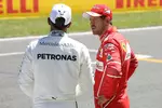 Foto zur News: Lewis Hamilton (Mercedes) und Sebastian Vettel (Ferrari)