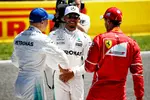 Foto zur News: Valtteri Bottas (Mercedes), Lewis Hamilton (Mercedes) und Sebastian Vettel (Ferrari)