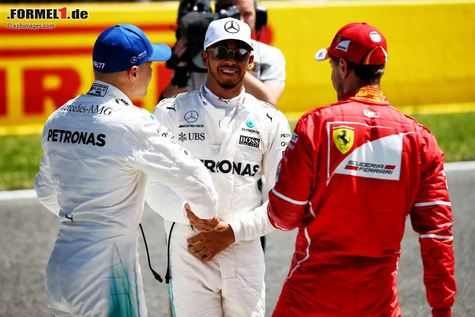 Foto zur News: Valtteri Bottas (Mercedes), Lewis Hamilton (Mercedes) und Sebastian Vettel (Ferrari)