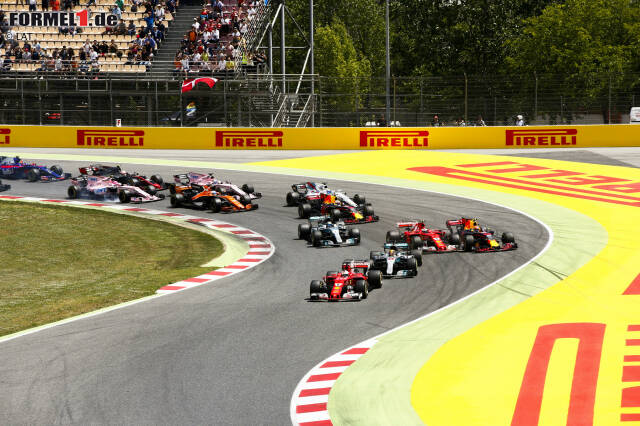 Foto zur News: Frühes Aus für Kimi Räikkönen und Max Verstappen: In der ersten Kurve kollidieren die beiden Piloten.