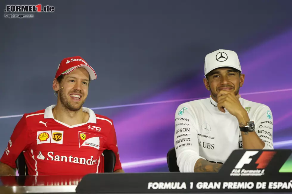 Foto zur News: Sebastian Vettel (Ferrari) und Lewis Hamilton (Mercedes)