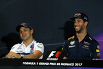 Foto zur News: Felipe Massa (Williams) und Daniel Ricciardo (Red Bull)