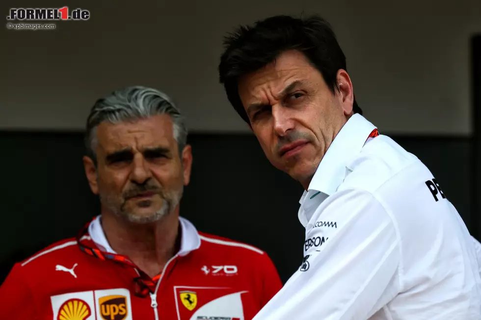 Foto zur News: Maurizio Arrivabene und Toto Wolff