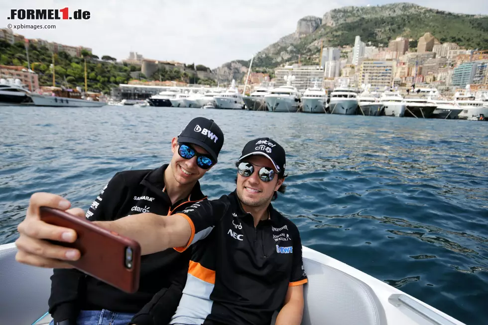 Foto zur News: Esteban Ocon (Force India) und Sergio Perez (Force India)