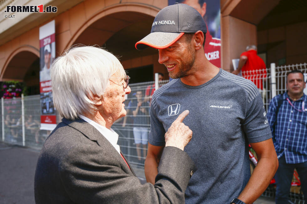 Foto zur News: Bernie Ecclestone und Jenson Button (McLaren)