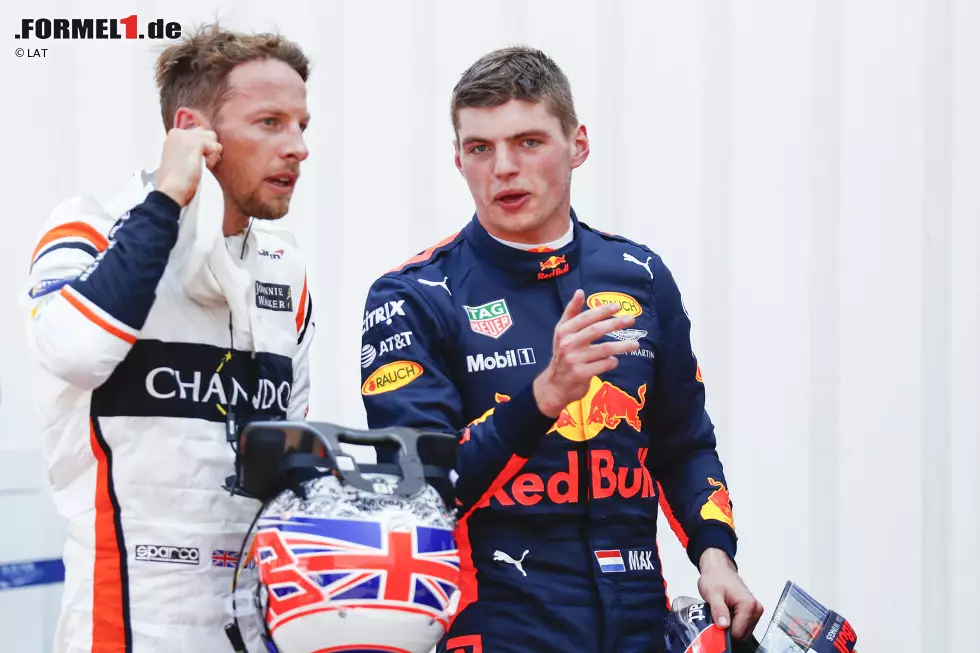 Foto zur News: Jenson Button (McLaren) und Max Verstappen (Red Bull)