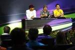 Foto zur News: Lewis Hamilton (Mercedes), Fernando Alonso (McLaren) und Jolyon Palmer (Renault)