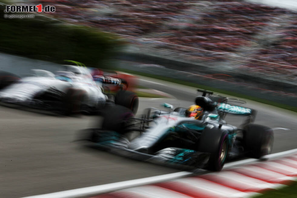 Foto zur News: Lewis Hamilton (Mercedes) und Lance Stroll (Williams)