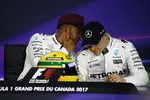 Foto zur News: Lewis Hamilton (Mercedes) und Valtteri Bottas (Mercedes)