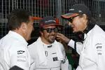 Foto zur News: Zak Brown, Karim Ojjeh und Fernando Alonso (McLaren)