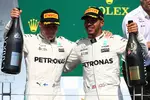 Foto zur News: Valtteri Bottas (Mercedes) und Lewis Hamilton (Mercedes)