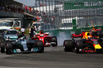 Foto zur News: Max Verstappen (Red Bull), Valtteri Bottas (Mercedes) und Sebastian Vettel (Ferrari)