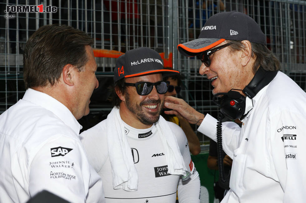 Foto zur News: Zak Brown, Karim Ojjeh und Fernando Alonso (McLaren)
