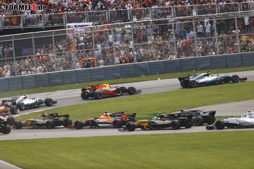 Foto zur News: Lewis Hamilton (Mercedes), Max Verstappen (Red Bull), Valtteri Bottas (Mercedes) und Sebastian Vettel (Ferrari)