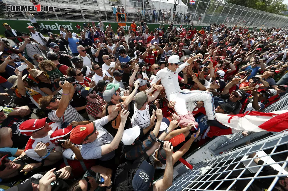 Foto zur News: Wie ein Sieg: Lance Stroll lässt sich für seine ersten WM-Punkte feiern.