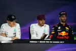 Foto zur News: Valtteri Bottas (Mercedes), Lewis Hamilton (Mercedes) und Daniel Ricciardo (Red Bull)