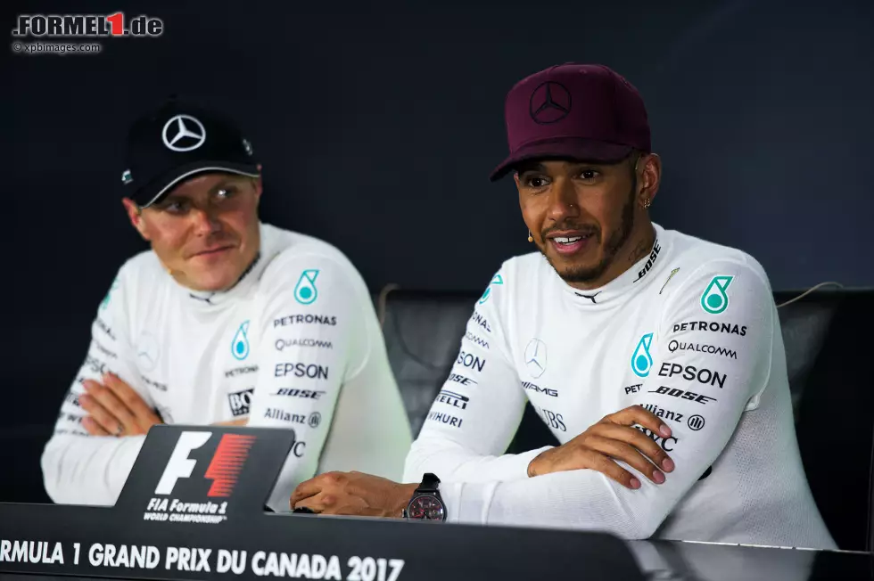 Foto zur News: Valtteri Bottas (Mercedes) und Lewis Hamilton (Mercedes)