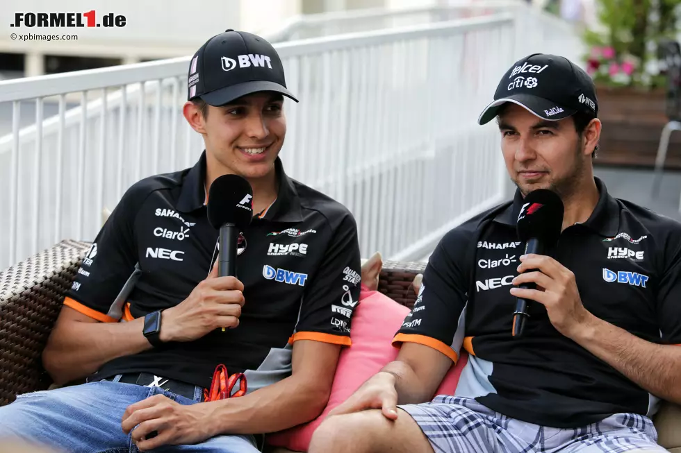 Foto zur News: Esteban Ocon (Force India) und Sergio Perez (Force India)