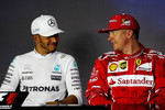 Foto zur News: Lewis Hamilton (Mercedes) und Kimi Räikkönen (Ferrari)