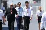 Foto zur News: Flavio Briatore und Toto Wolff