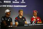 Foto zur News: Lewis Hamilton (Mercedes), Romain Grosjean (Haas) und Sebastian Vettel (Ferrari)
