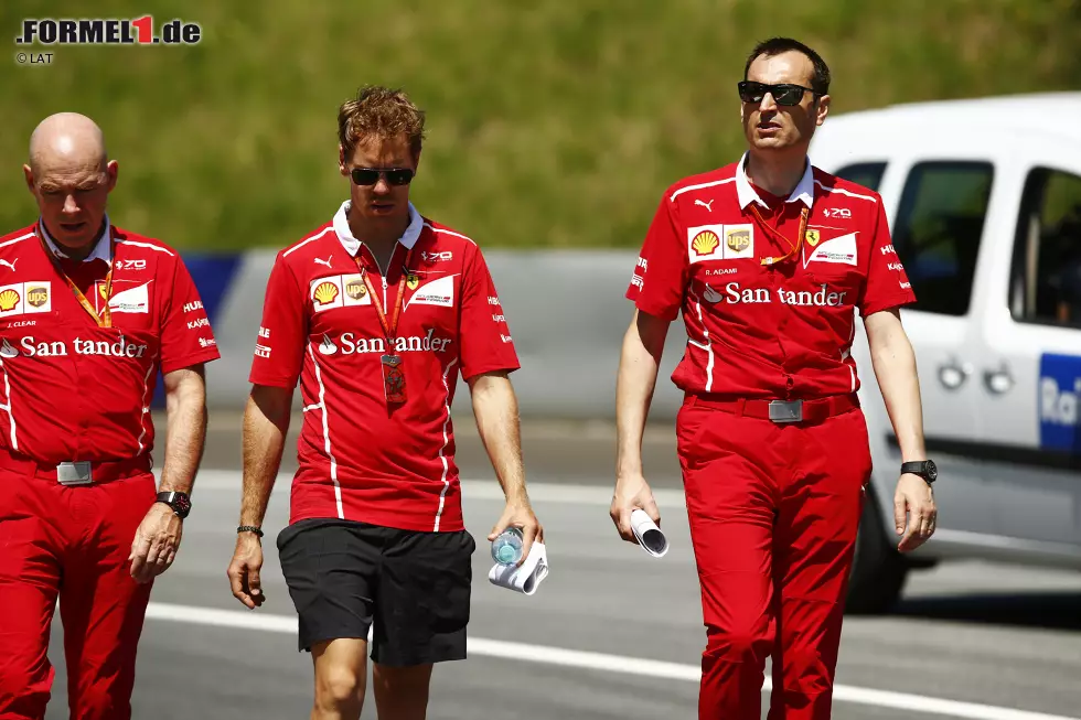 Foto zur News: Sebastian Vettel (Ferrari) und Jock Clear