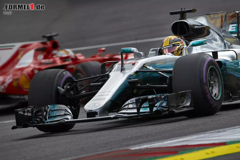 Foto zur News: Lewis Hamilton (Mercedes) und Sebastian Vettel (Ferrari)