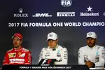 Foto zur News: Sebastian Vettel (Ferrari), Valtteri Bottas (Mercedes) und Lewis Hamilton (Mercedes)