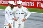 Foto zur News: Valtteri Bottas (Mercedes) und Lewis Hamilton (Mercedes)