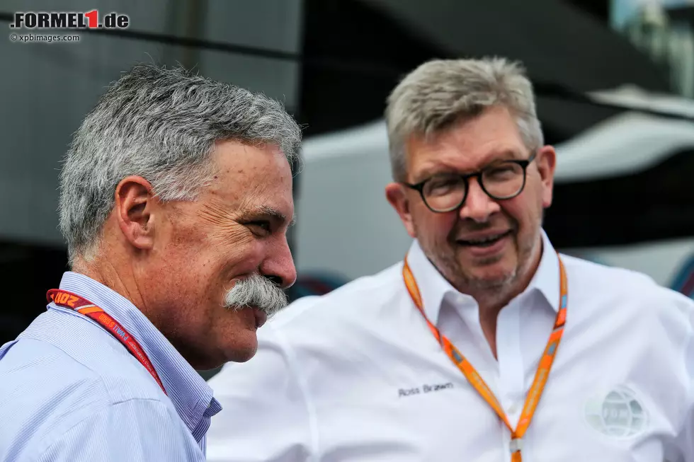 Foto zur News: Chase Carey und Ross Brawn