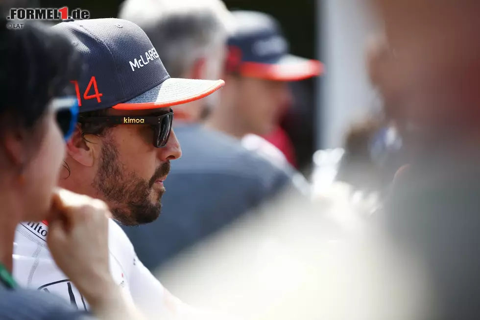 Foto zur News: Fernando Alonso (McLaren)