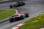 Foto zur News: Nico Hülkenberg (Renault) und Kimi Räikkönen (Ferrari)