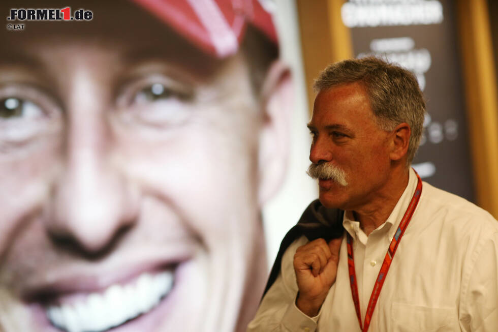 Foto zur News: Chase Carey und Michael Schumacher
