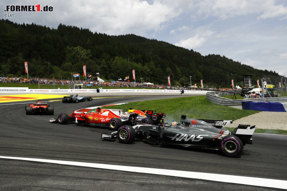 Foto zur News: Daniel Ricciardo (Red Bull), Kimi Räikkönen (Ferrari) und Romain Grosjean (Haas)