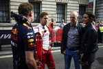 Foto zur News: Christian Horner, Sebastian Vettel (Ferrari) und Adrian Newey