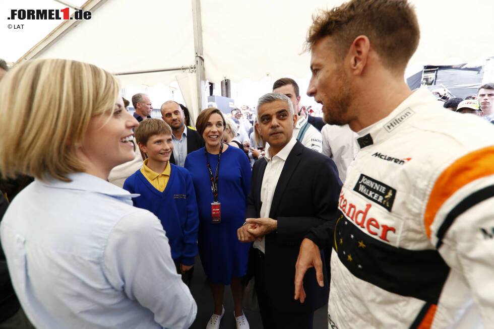 Foto zur News: Susie Wolff, Claire Williams und Jenson Button im Gespräch mit Sadiq Kahn, Brügermeister von London