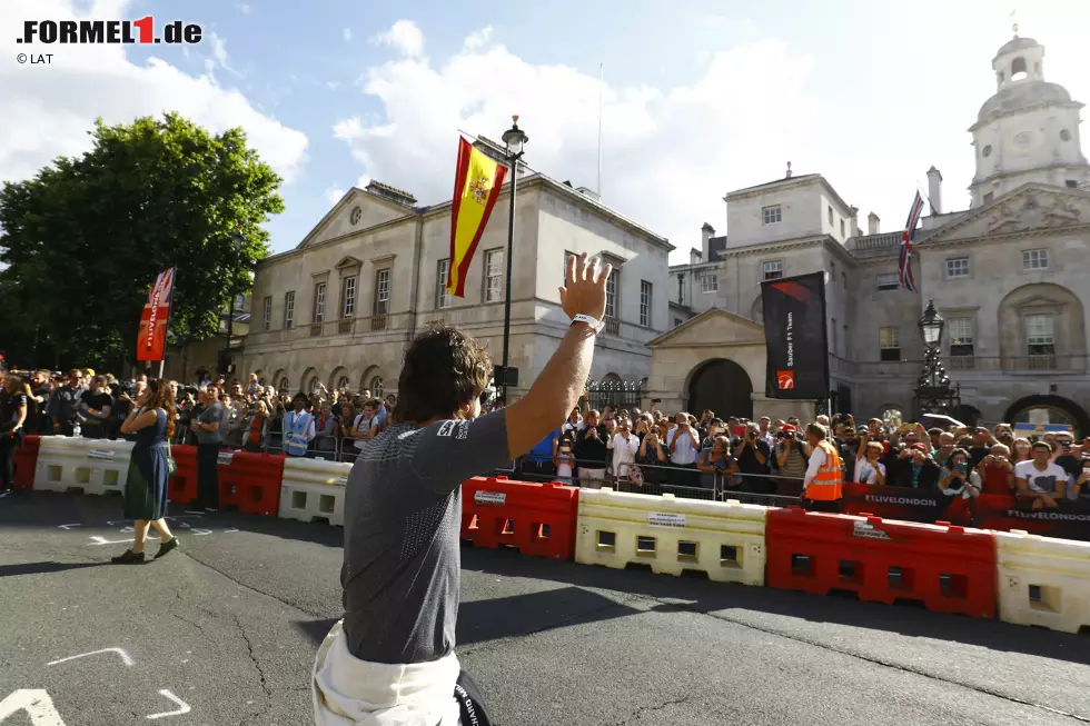 Foto zur News: Fernando Alonso (McLaren)