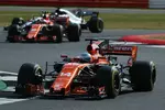 Gallerie: Fernando Alonso (McLaren), Stoffel Vandoorne (McLaren) und Lewis Hamilton (Mercedes)