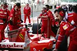 Foto zur News: Kimi Räikkönen (Ferrari) und Sebastian Vettel (Ferrari)