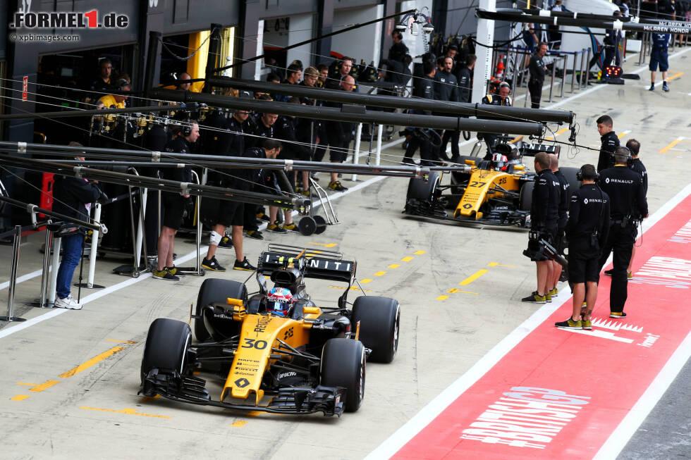 Foto zur News: Jolyon Palmer (Renault) und Nico Hülkenberg (Renault)