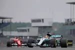 Foto zur News: Lewis Hamilton (Mercedes) und Sebastian Vettel (Ferrari)