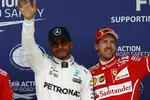 Foto zur News: Lewis Hamilton (Mercedes) und Sebastian Vettel (Ferrari)