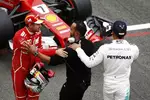 Foto zur News: Lewis Hamilton (Mercedes) und Sebastian Vettel (Ferrari)